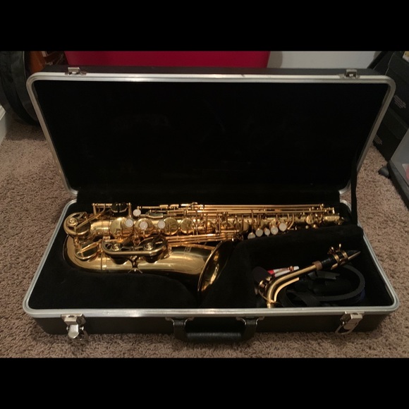 Saxophone - Picture 4 of 4
